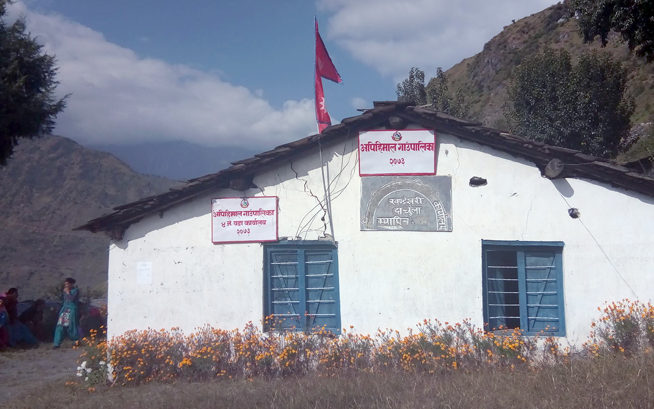 अपिहिमालमा श्रीमान्–श्रीमती नै अध्यक्षमा भिड्दै